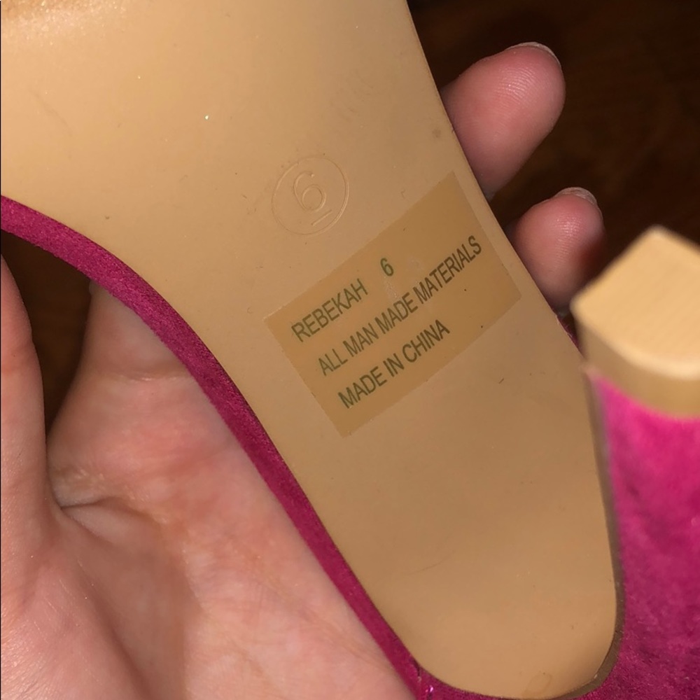 Hot pink heels - Picture 3 of 4